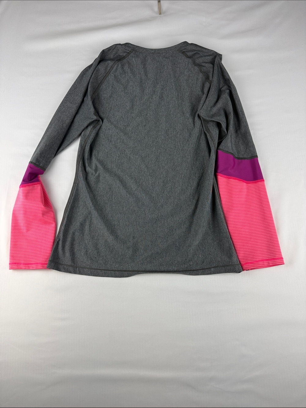 Under Armour HeatGear Athletic Top Gray Pink Long Sleeve Women's Size Small - Picture 7 of 7